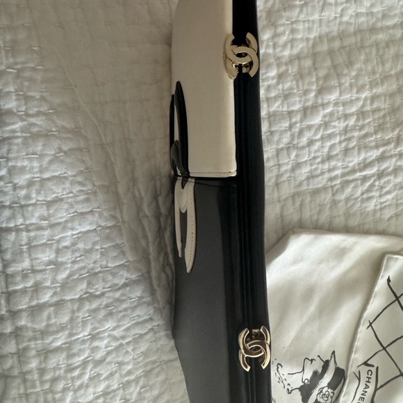 Chanel Bicolor Split Clutch Bag Two-Tone Black and White Clutch ❤️ - Picture 5 of 15